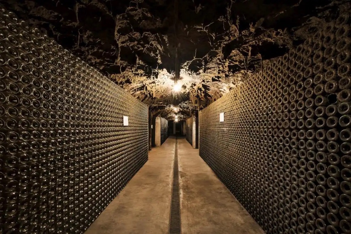 Espumantes em longa guarda nas caves históricas